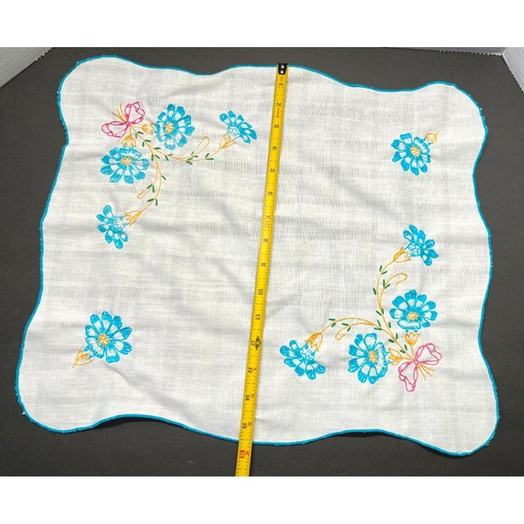 Linen Blue Flower Bouquet Placemat Vtg Hand Embroidered Flowers Mini Tablecloth - Picture 4 of 9